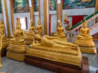 Buddhastatuen auf der unteren Tempelebene - Wat Chalong